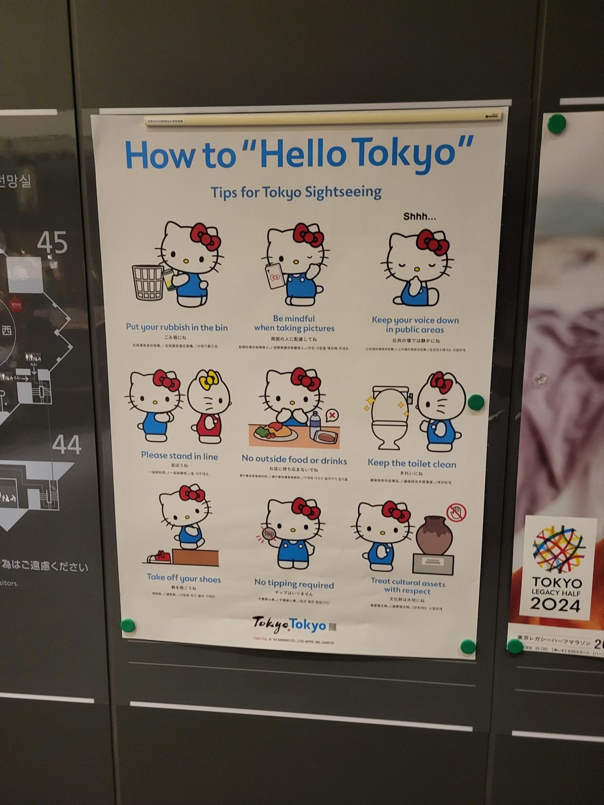 Hello Kitty Plakat mit Tipps für Touristen in Tokio zu Verhalten und Etikette, z. B. leise sprechen und Schuhe ausziehen